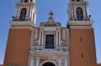 a igreja construída sobre uma colina que já foi uma pirâmide, em Cholula, no México